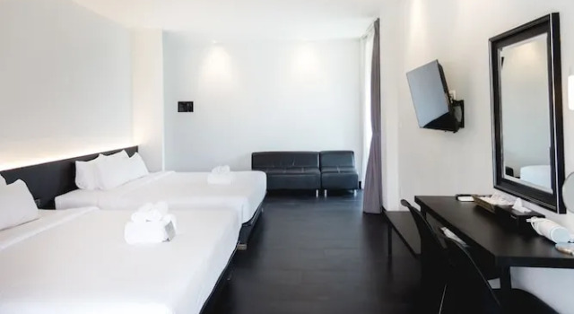 Четырёхместный номер Standard с балконом iWualai Hotel
