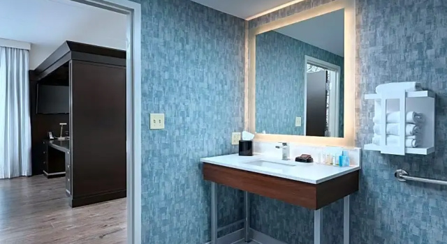 Люкс с балконом Hampton Inn & Suites Chattanooga Downtown
