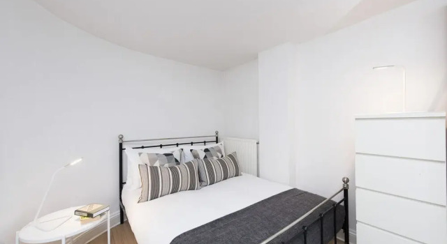 Stunning 1BR Kings Cross Flat!, Забронировать Отель Отели Англии 3 звезды, 3*