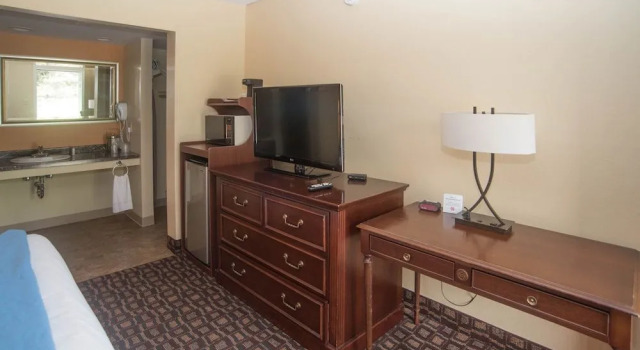 Colonnade Inn, Prenota Hotel Lyndonville Burke Mountain