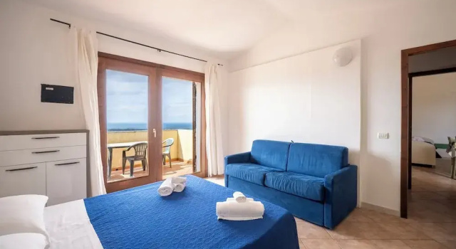 Апартаменты с балконом и с видом на море Residence Il Borgo di Badesi