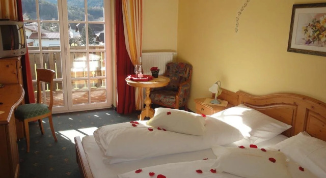 Gartenhotel Sonnleitn, Rezerwuj Hotel Hotele w Fuschlsee z basenem, Basen