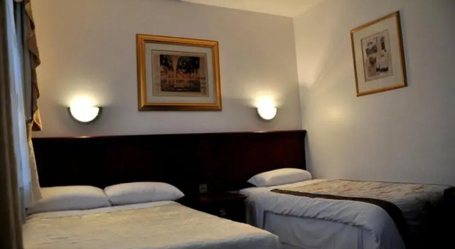 Трёхместный номер Standard Acorn Lodge Hotel Gatwick & Parking