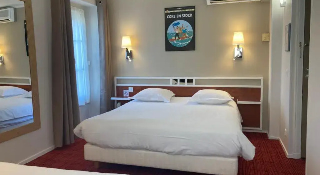Трёхместный номер Standard Logis Hôtel Restaurant LE MONARQUE 30 Parking Vélos Sécurisé