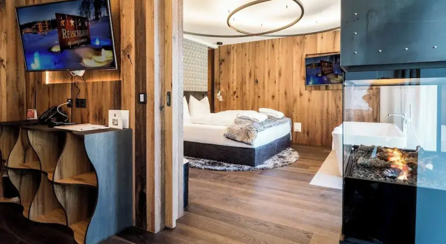 Люкс Deluxe с балконом и с видом на бассейн Wellness & Naturresort Reischlhof