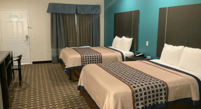 Четырёхместный номер Standard Regency Inn & Suites- NW Houston