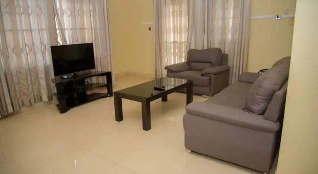 Nicole courts, Book Hotel Kumasi 