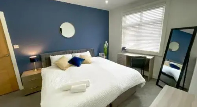Spacious 2Bed Apartment with FREE PARKING! 15min to city & Christie NHS, Забронировать Апартаменты/квартира Апартаменты Большого Манчестера, Апартаменты/квартира