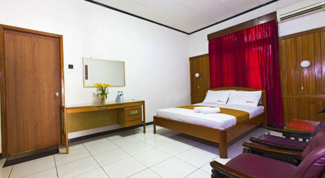 RedDoorz @ Kemang Selatan, Book Hotel Hoteller i Mampang med pool, Swimmingpool