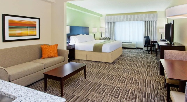 Двухместный люкс Holiday Inn Express Hotel & Suites Huntsville West - Research Park by IHG