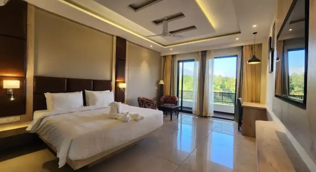 Goroomgo Portola Hotel By Parkside Dharamshala, Забронировать Отель Отели штата Химачал-Прадеш с парковкой, Парковка