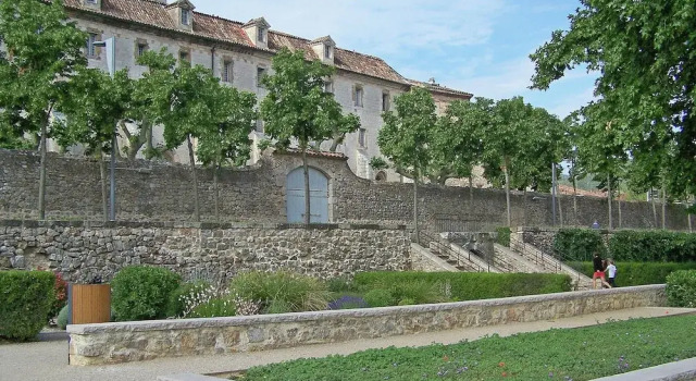 Countryside Villa With Private Swimming Pool at Provence, Забронировать Вилла Отели в центре Сен-Максимен-ла-Сент-Бом, в центре