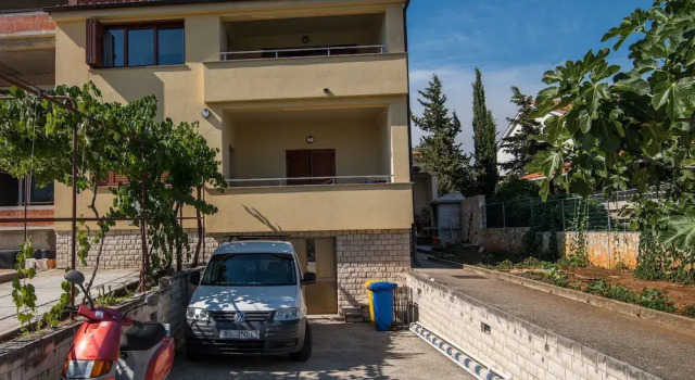 Apartment Slavko, Забронировать Апартаменты/квартира Отели Крка с парковкой, рядом с Krk Harbour, Парковка