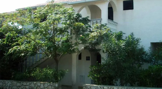 Apartments MINT Povljana - 50m from sandy beach, Prenota Appartamento Povljana (Pogliana) 