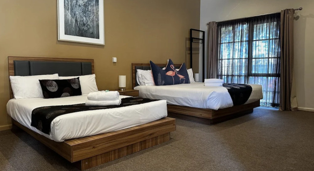 Четырёхместный номер Deluxe Greensborough Motel