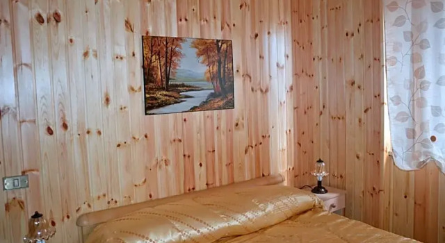 La casa nel bosco, Varaa Hotelli Camigliatello Silano 