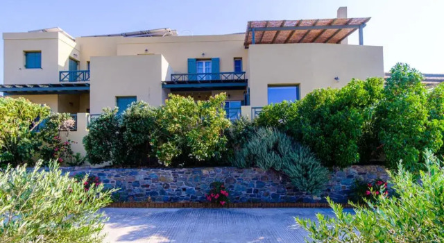 Avrofilito Syros Houses, Забронировать Отель Отели Эрмуполиса с парковкой, рядом с Музей промышленности Эрмуполи, Парковка