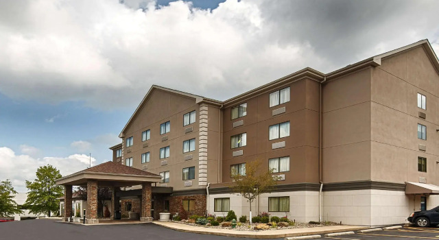 Четырёхместный номер Standard Comfort Inn & Suites Copley Akron