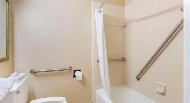 Четырёхместный номер Standard Best Western PLUS Governors Inn Richmond