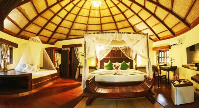 Бунгало Royal Mayura Resort Hotel