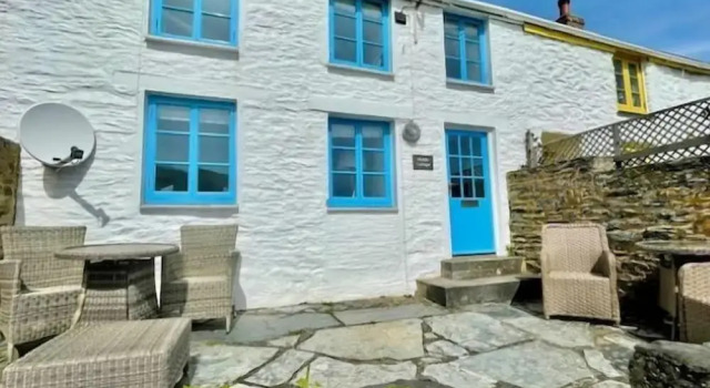 Cottages at the Lugger