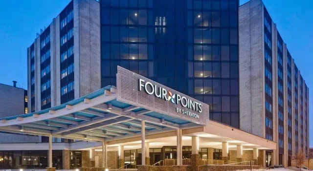 Кровать в общем номере Four Points by Sheraton Peoria