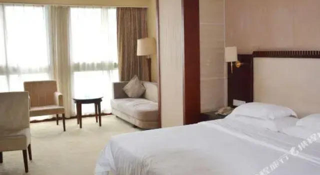 Jingming Club Hotel, Rezerwuj Hotel Hotele w Shenzhen z parkingiem, Parking
