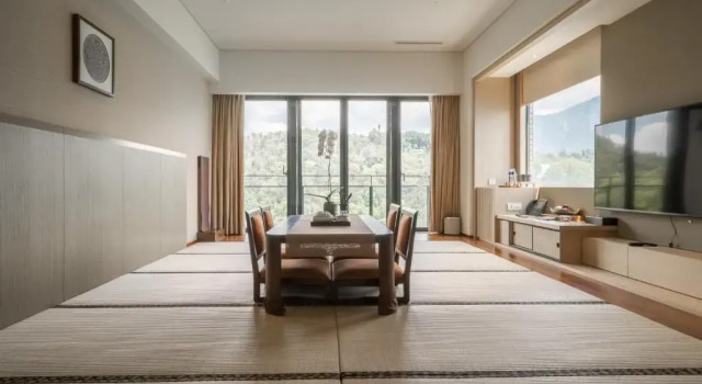Номер Premier с видом на горы Fleur de Chine Hotel