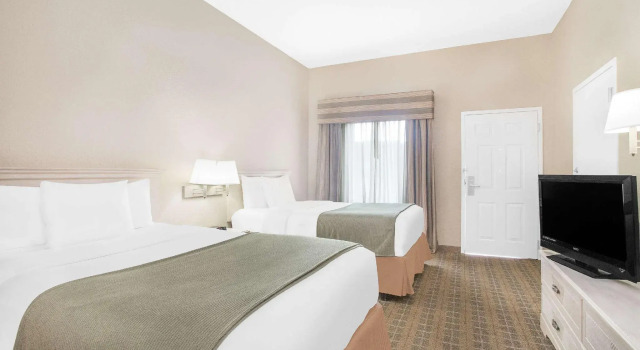 Четырёхместный номер Standard Baymont by Wyndham Crestview