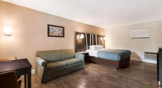 Семейный люкс Econo Lodge Inn & Suites on the River