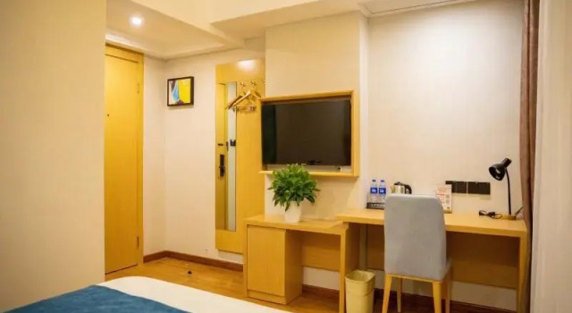 Двухместный номер Standard GreenTree Inn Nantong Haian Mingzhu City Express Hotel