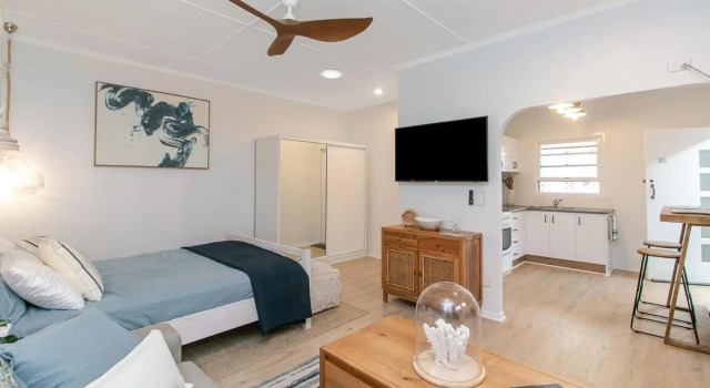 Point Danger Lodge unit 10 - Centrally located one bedroom Studio