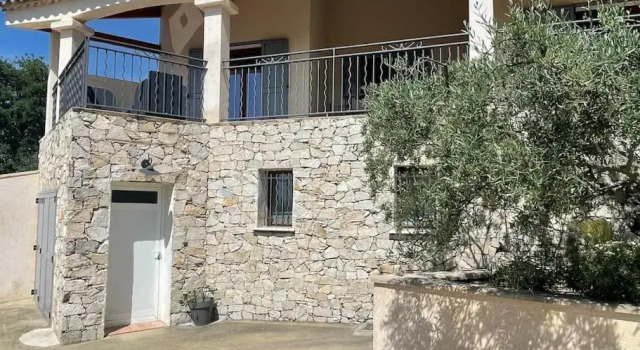 Bel appartement a l’orée du bois climatisé, Забронировать Апартаменты/квартира Туррет Холмы Файанс