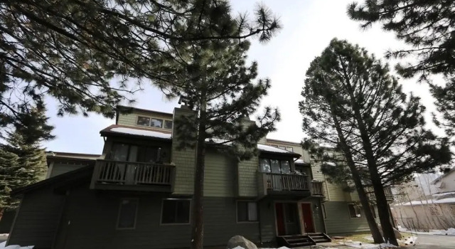 Mammoth Sierra Townhome, Rezerwuj Apartament Hotele w Mammoth z basenem, Basen