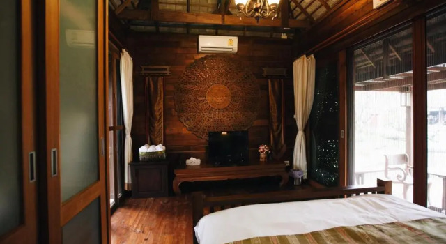Baansuwanburi - บ้านสุวรรณบุรี, Забронировать Отель Отели Сансай с парковкой, Парковка