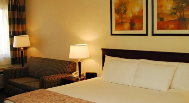 Номер Standard Ramada by Wyndham Bettendorf