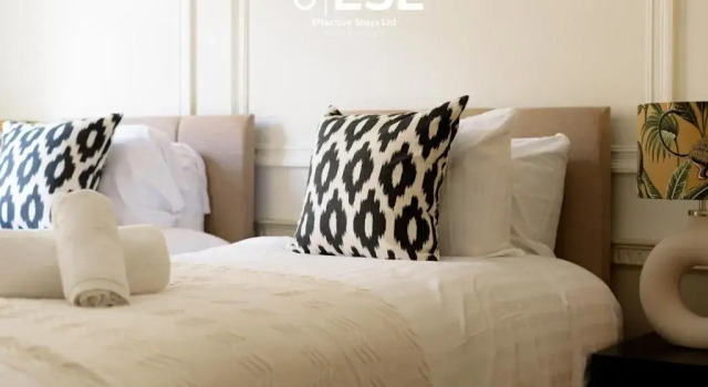 Апартаменты Entire Luxury Apartment Block - Sleeps 18 - Overlooking Shrewsbury Square