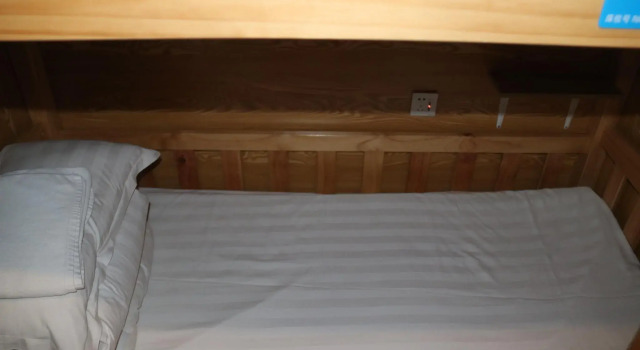 Кровать в общем номере (мужской номер) The Phoenix Hostel Shanghai
