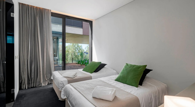 Elevator, heated pool, A/C, state of the art holiday property | SkyLounge, Rezerwuj Hotel Serra de Agua Funchal