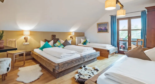 Четырёхместный номер Standard с балконом Zur Schönen Aussicht Hotel garni