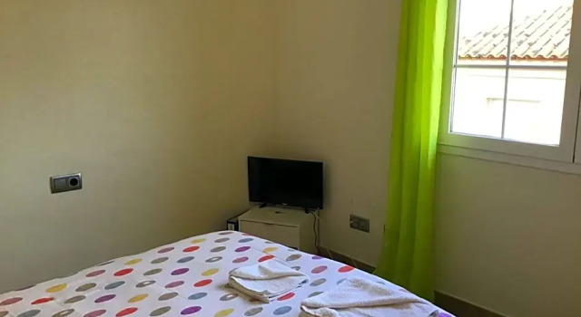 Double Room with Shared Bathroom and Shared Communal Areas R4, Забронировать Отель Отели Альфас-дель-Пи с бассейном, Бассейн