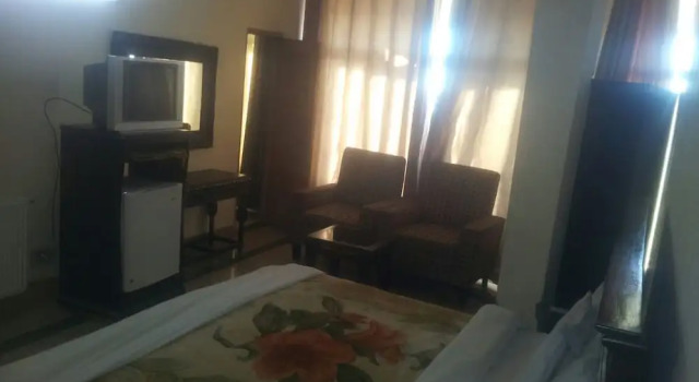 Hotel Move-N-Pick