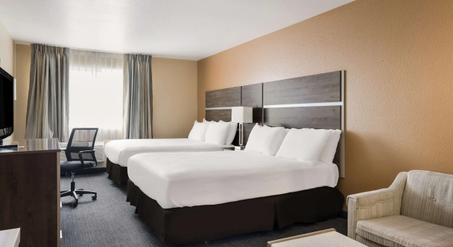 Четырёхместный номер Standard SureStay Hotel by Best Western Wells