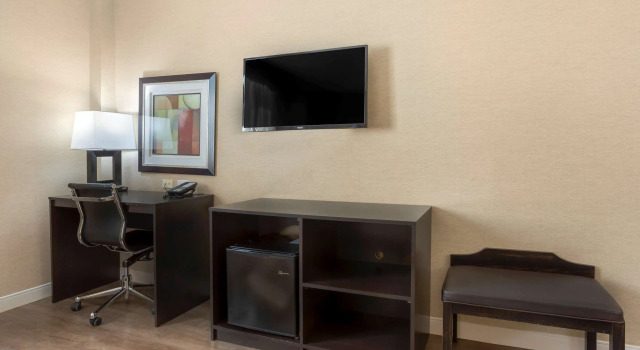 Двухместный люкс Best Western Plus Plaza Hotel