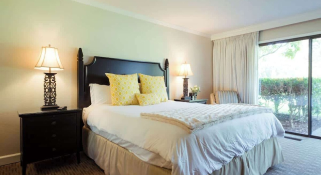 Luxury Napa Getaway Golf Views King Bed, Забронировать Апарт-отель Отели Напа 3 звезды, рядом с Silverado Resort - North and South Courses, 3*
