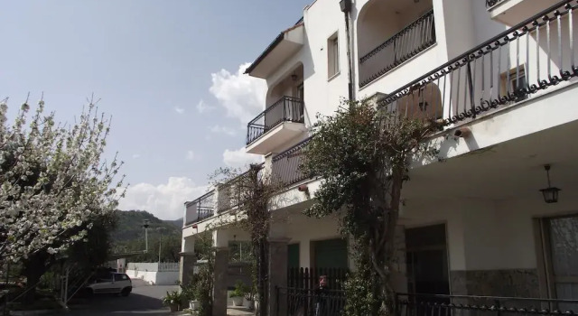 Apartments with Terrace or Balcony Overlooking the Sea