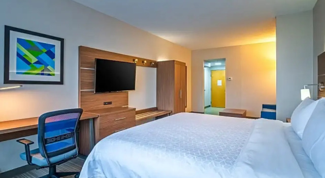 Двухместный люкс c 1 комнатой Holiday Inn Express Hotel & Suites Woodbridge by IHG