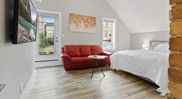 Entire 3-Units Top-Floor Across From Google, Varaa Huoneisto Kitchener 