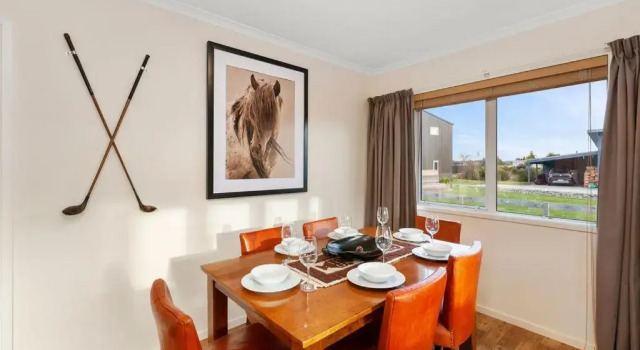 The Purple House - Ohakune Holiday Home with Spa Pool