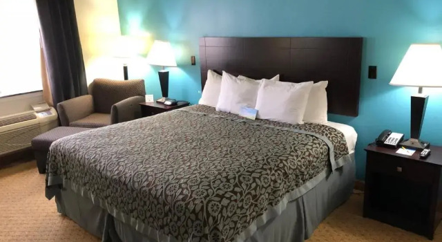 Номер Standard Days Inn & Suites by Wyndham Conroe North